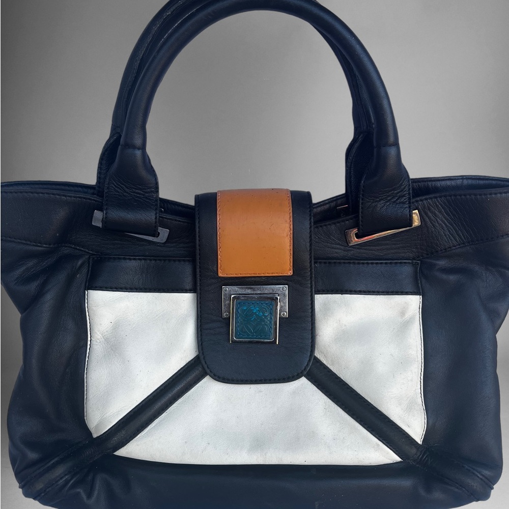 LOEWE Logo Anagram